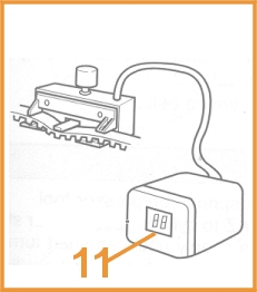 9308.jpg (26603 bytes)